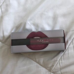 HUDA BEAUTY MATTE LIQUID LIPSTICK